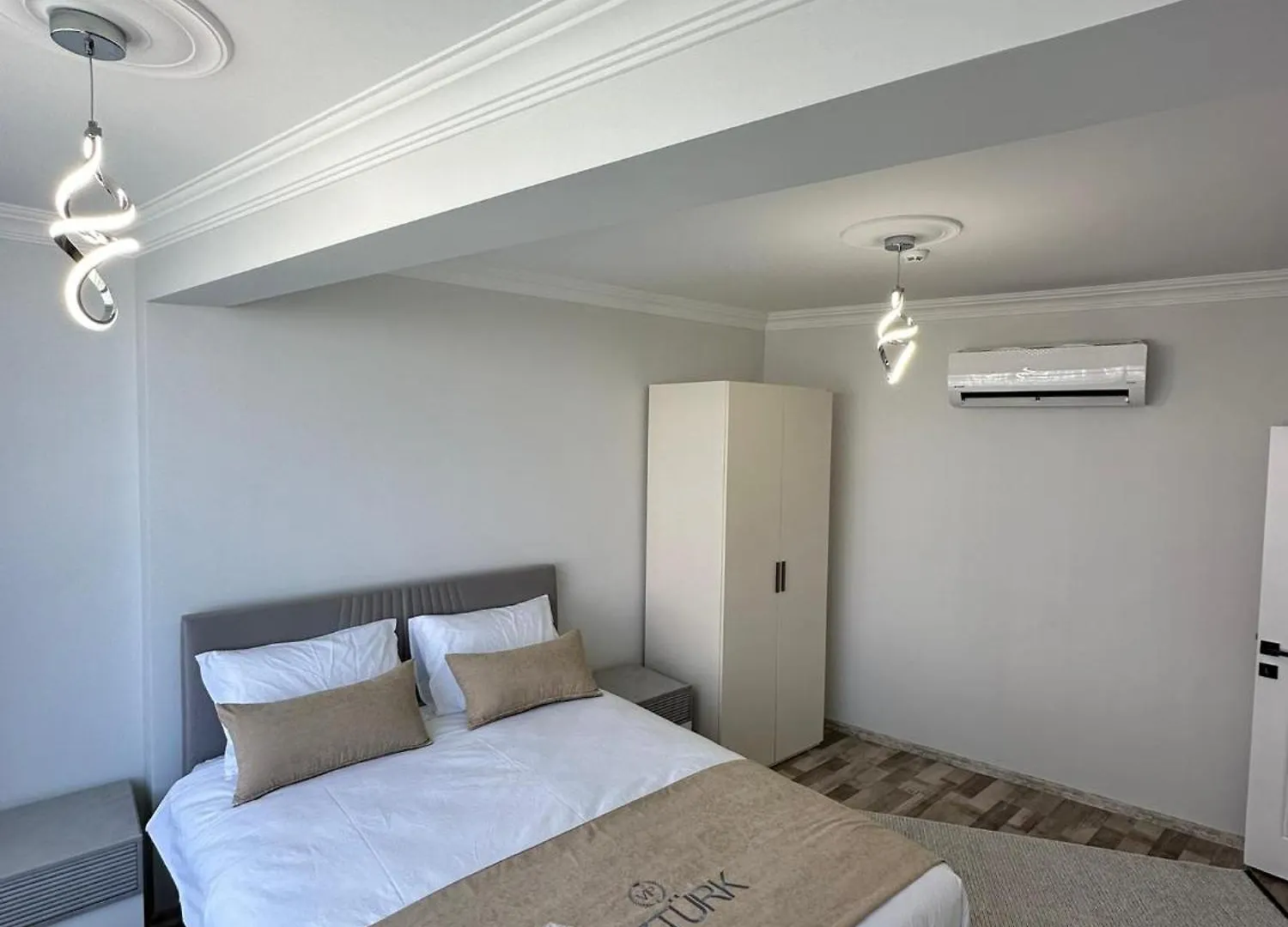 Oeztuerk Vip Apartment Pelitli