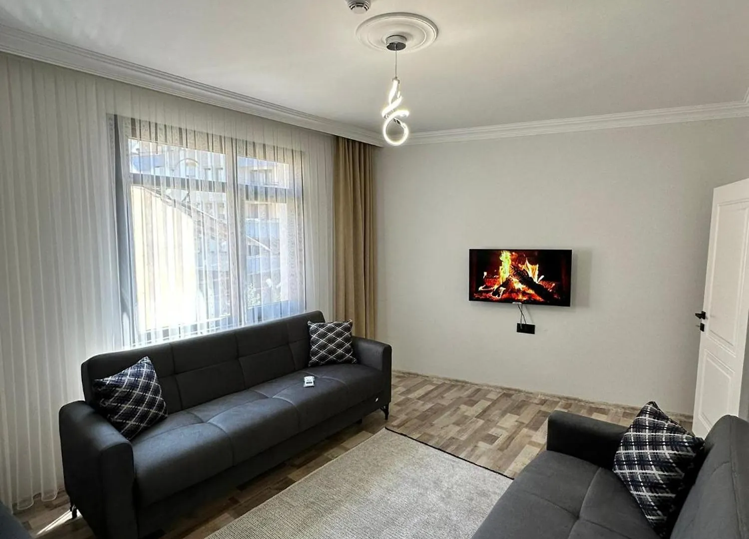 Oeztuerk Vip Apartment Pelitli