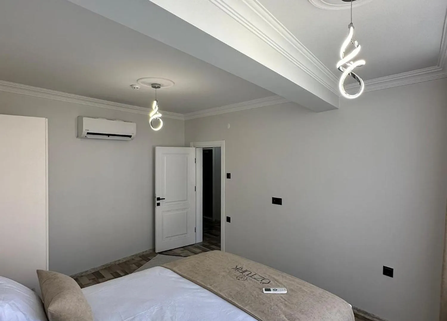 Oeztuerk Vip Apartment Pelitli  Turkey